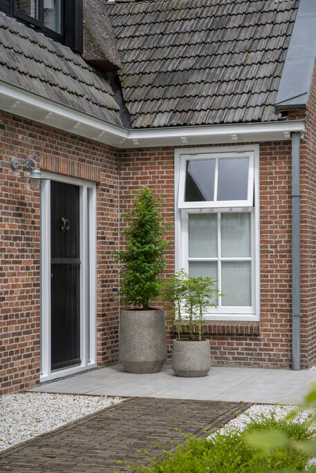 Harith S, Dioriet Grey