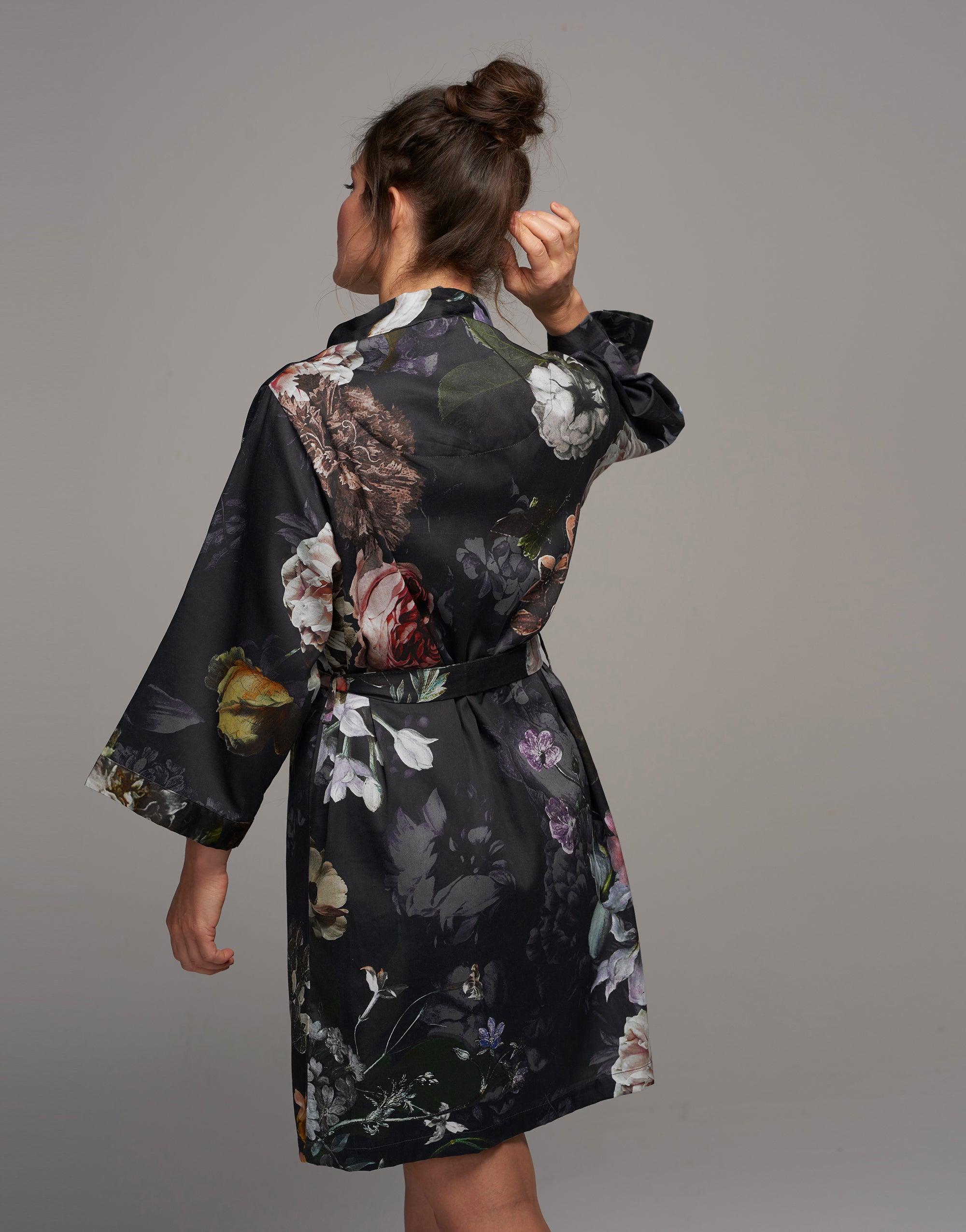 Sarai Fleur Festive Kimono - XL