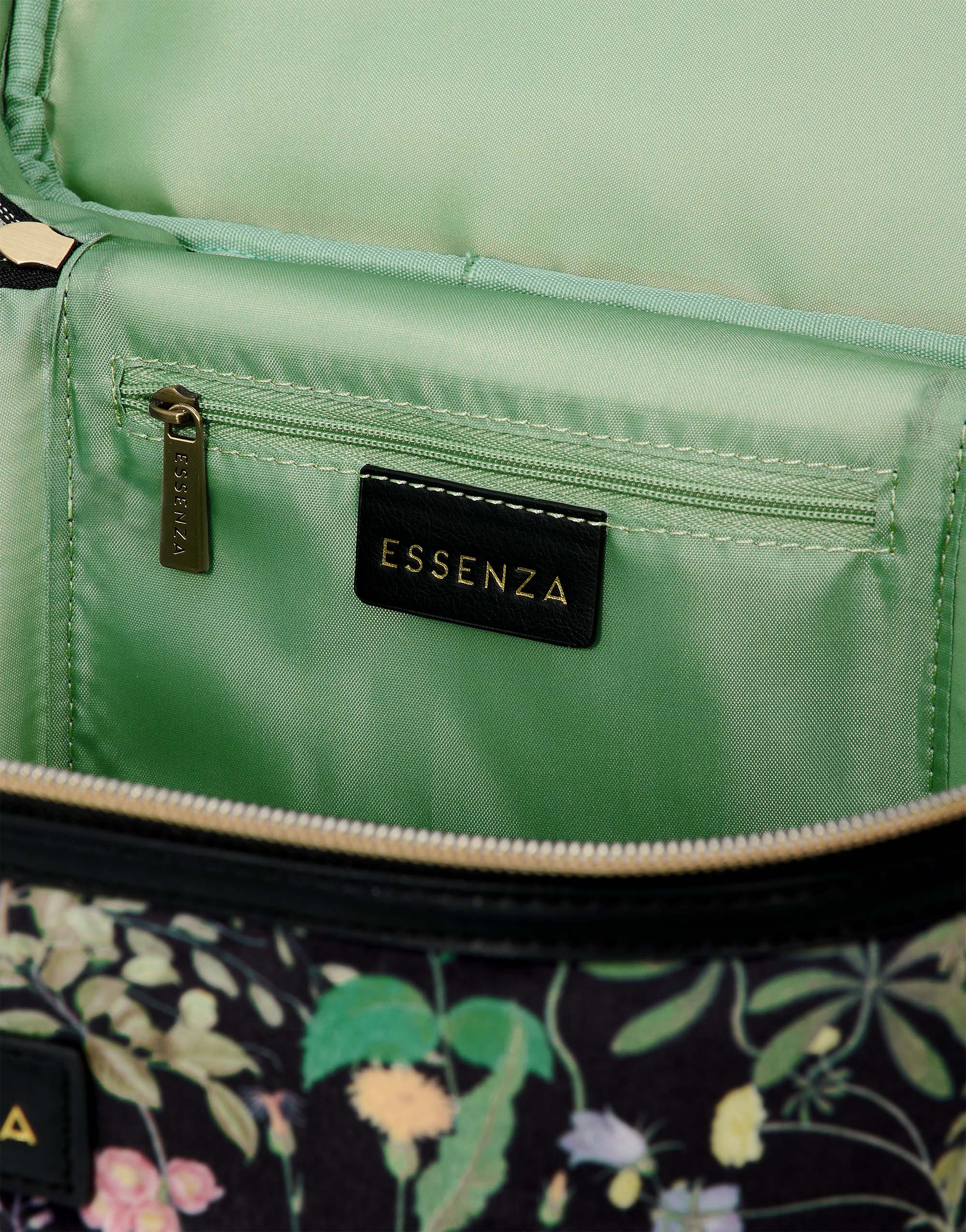 Tracy Augustina Tas - 25x17x17