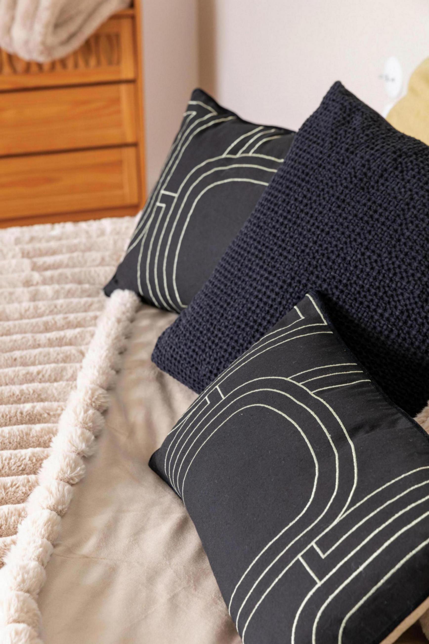 Gerecycleerd kussen Maia Caviar 45 X 45