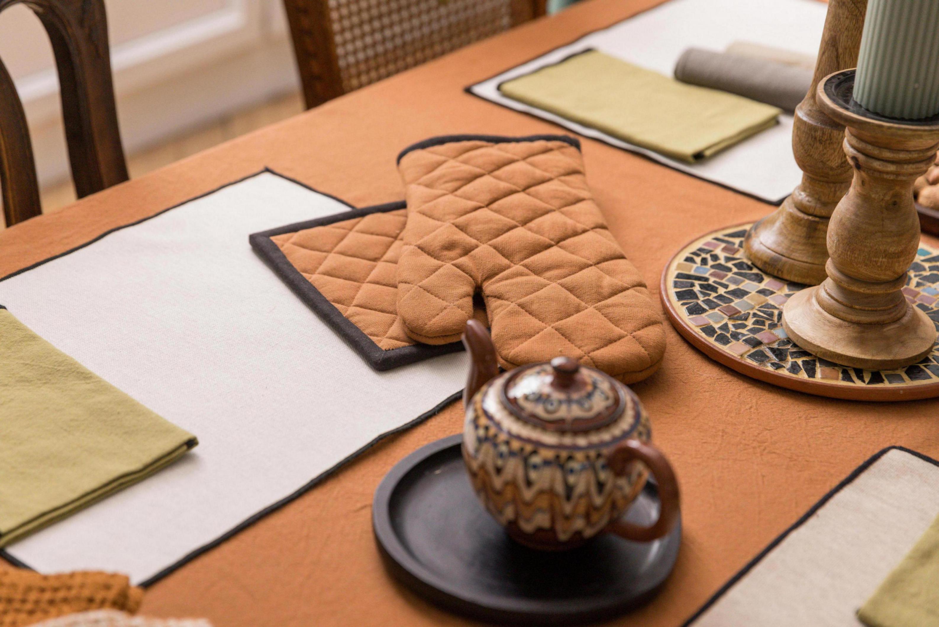 Set van ovenwant/pannenlap gerecycled Grace Caramel 15 X 32