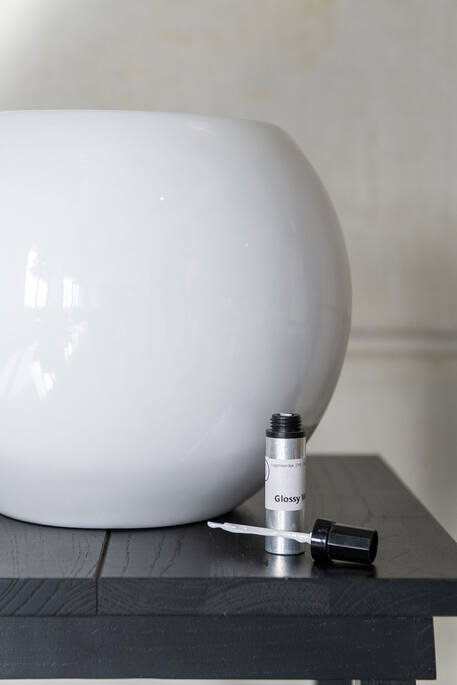 Lacquer pen glossy White