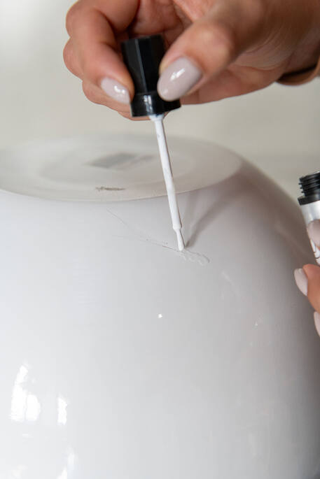 Lacquer pen glossy White