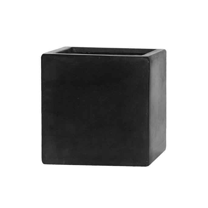 Fleur M, Black