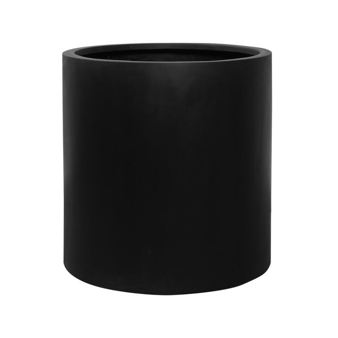 Max L, Black