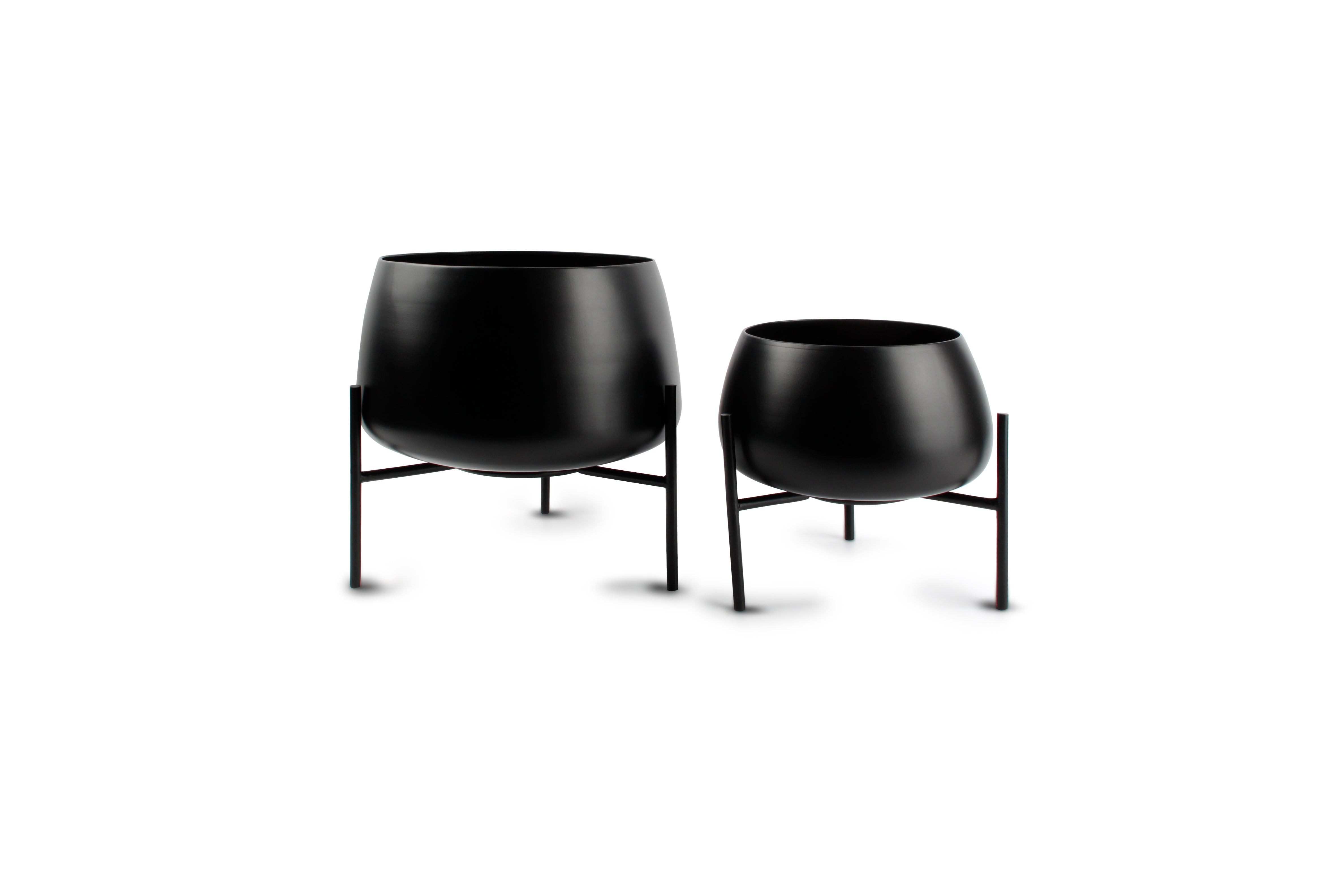 Sierpot op staander rond mat zwart Patio - set/2