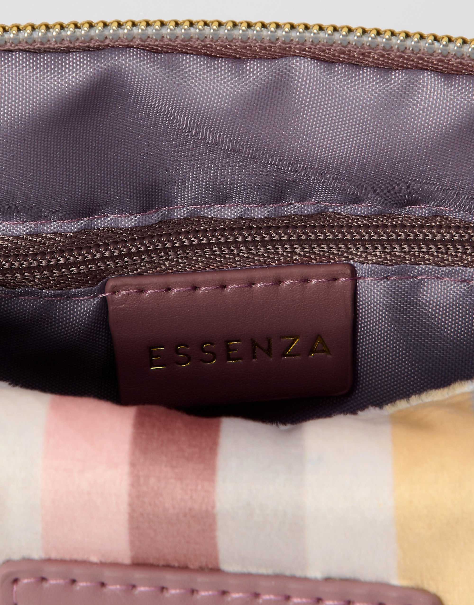 Megan Donna Toilettas - 20x8x11