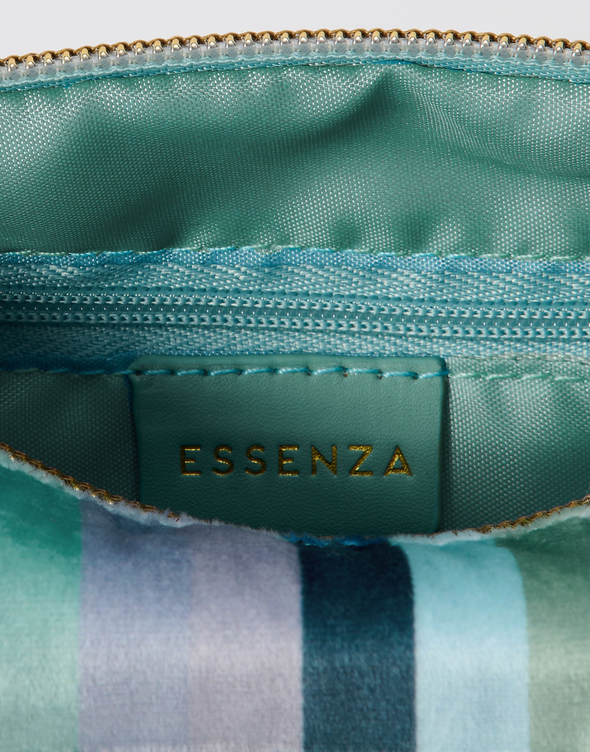 Megan Donna Toilettas - 20x8x11