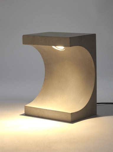 Serax - Patrick Paris - BIJZETTAFEL-LAMP BETON TANGENT